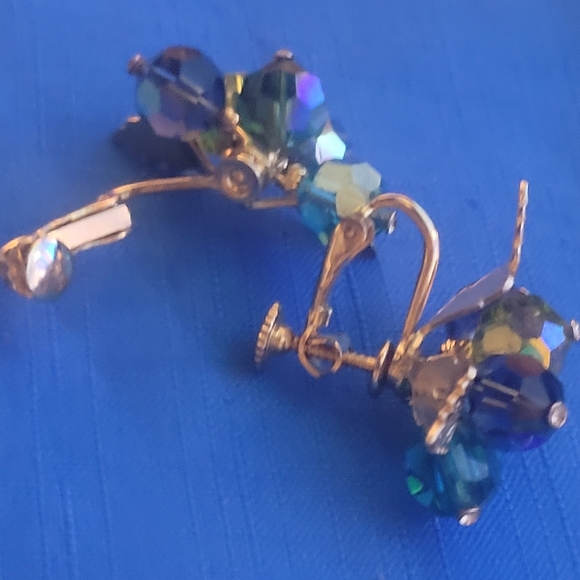 Gorgeous & Bright Vintage Blue Green Crystal Aurora Borealis Dangle Gold Clip On - Picture 5 of 6